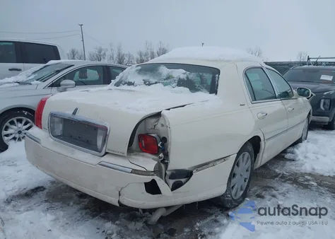 2007 Lincoln Town Car Designer Series z USA, uszkodzony, nr VIN 1LNHM83W27Y605165